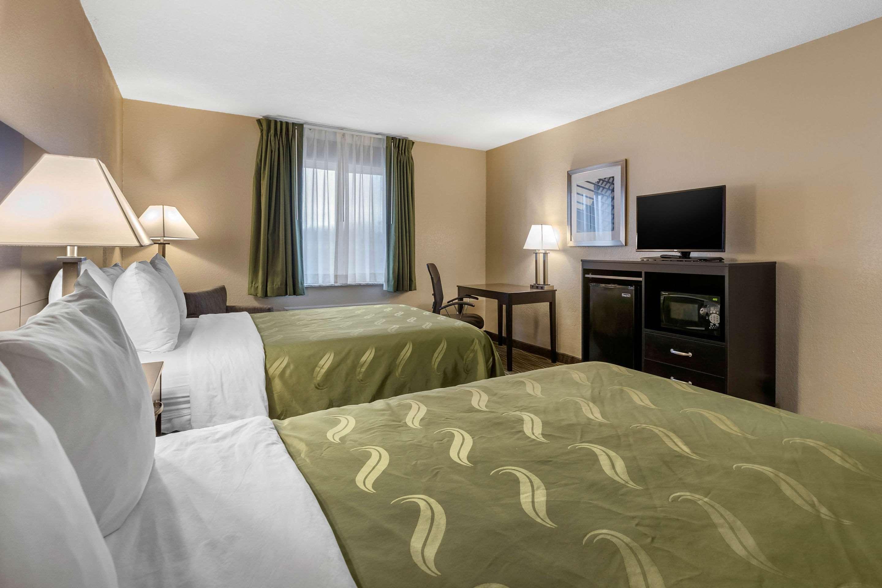 Quality Inn & Suites Des Moines - Merle Hay Road Urbandale Экстерьер фото