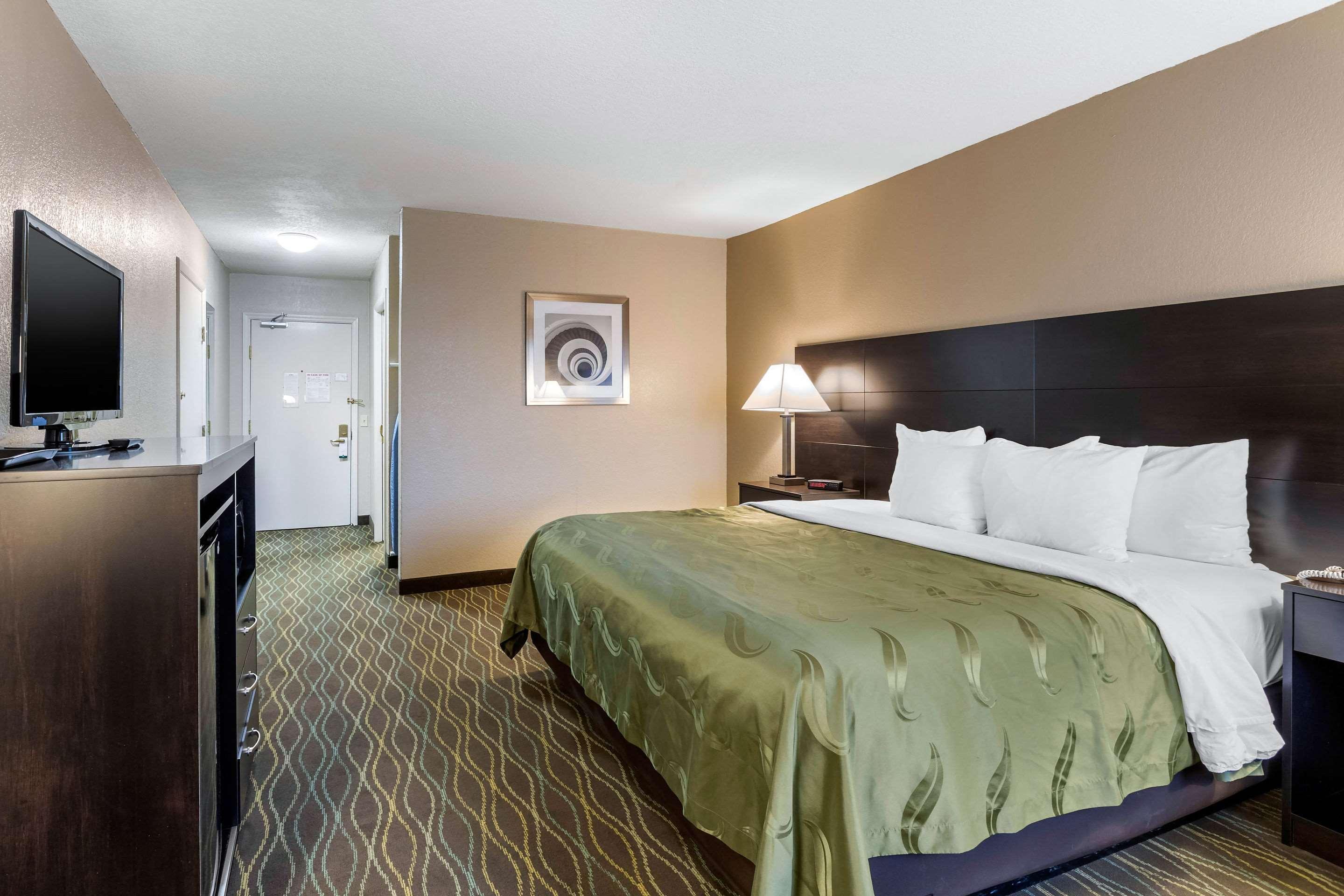 Quality Inn & Suites Des Moines - Merle Hay Road Urbandale Экстерьер фото