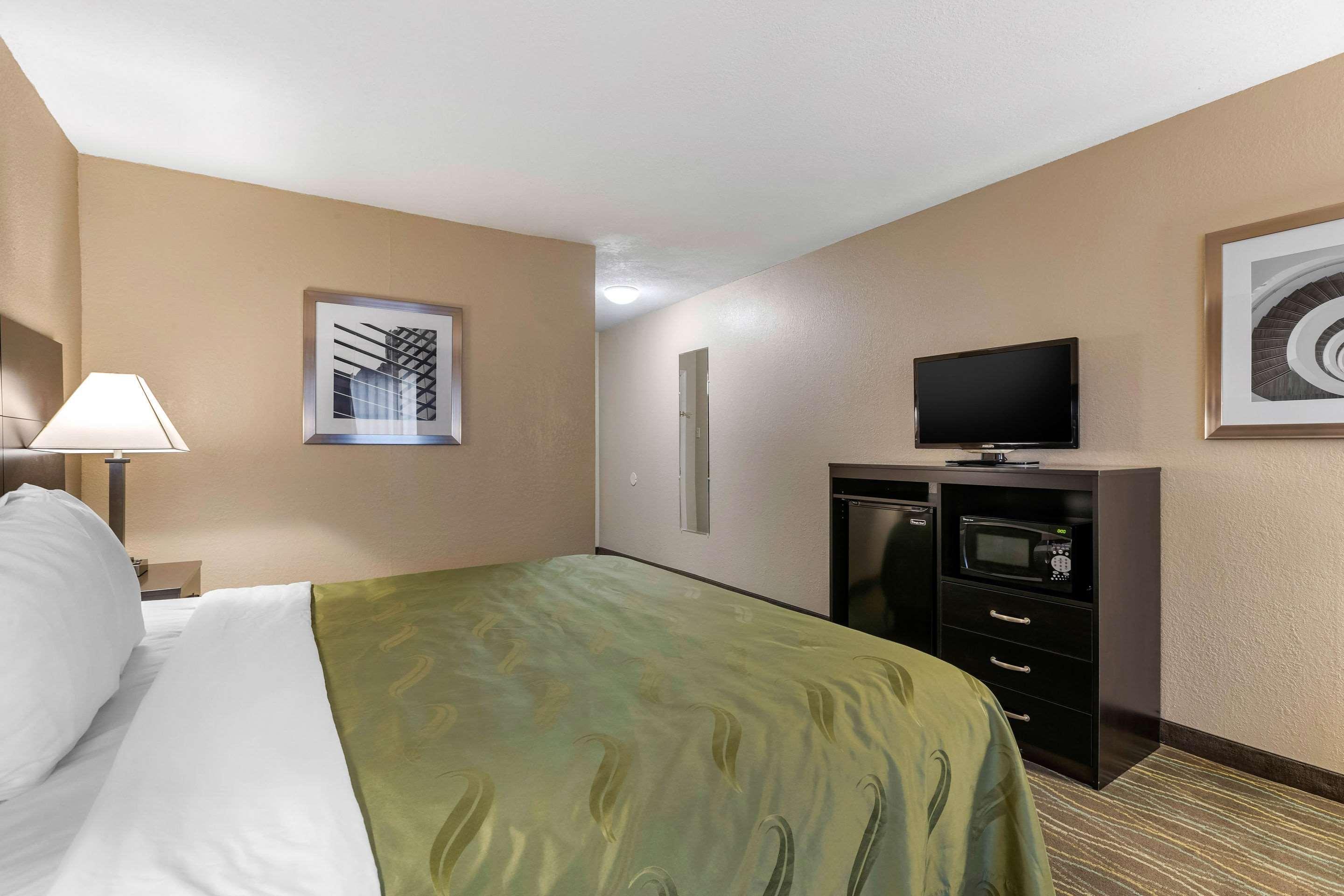 Quality Inn & Suites Des Moines - Merle Hay Road Urbandale Экстерьер фото