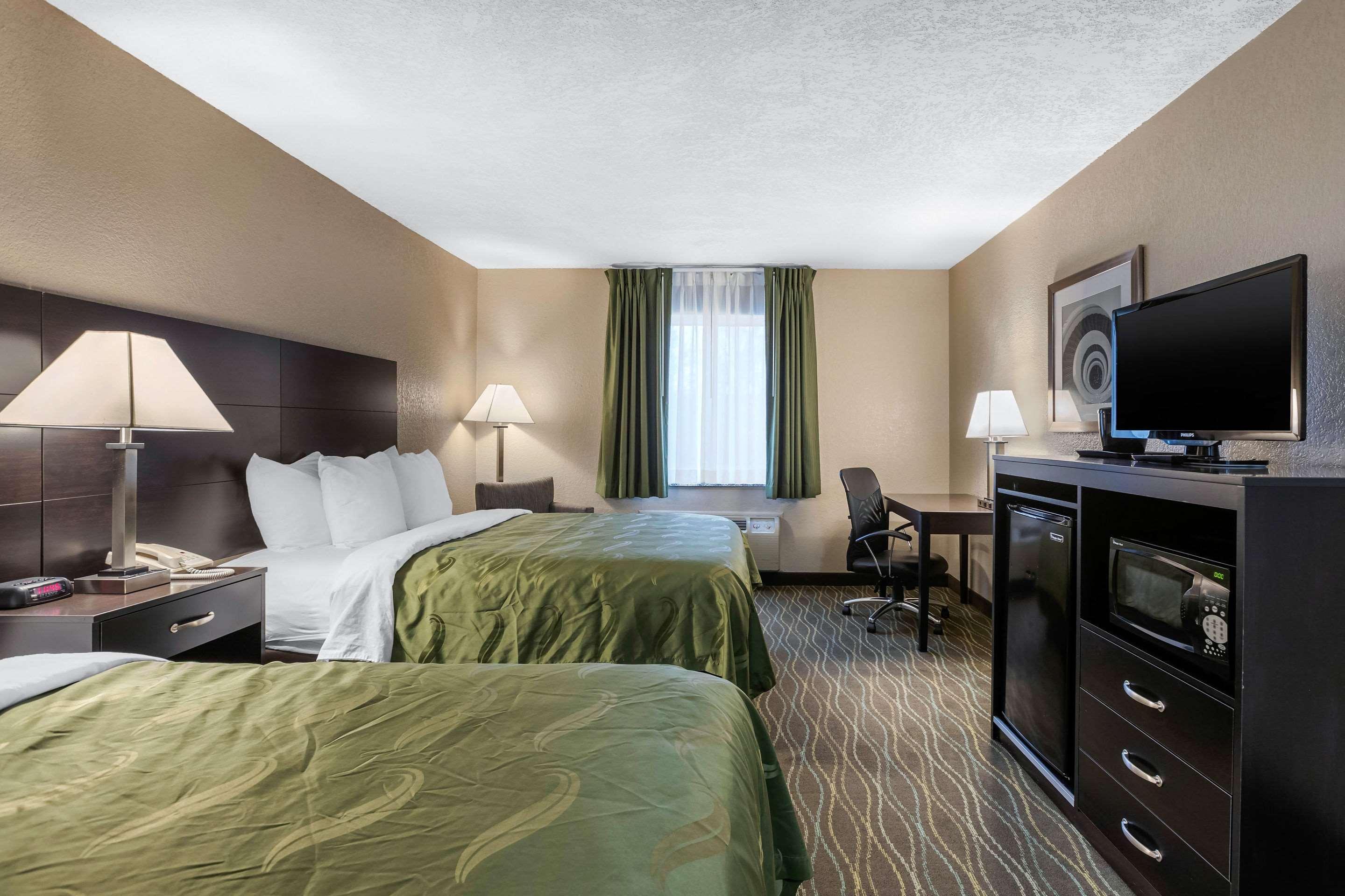 Quality Inn & Suites Des Moines - Merle Hay Road Urbandale Экстерьер фото